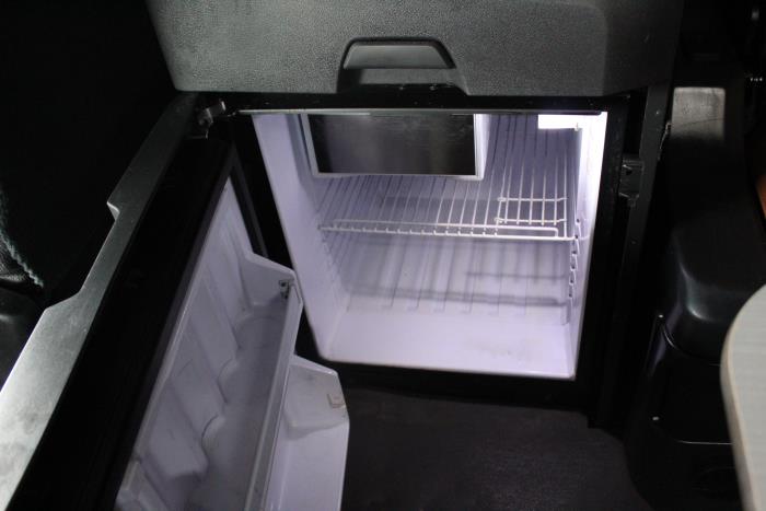 2019 freightliner cascadia fridge size