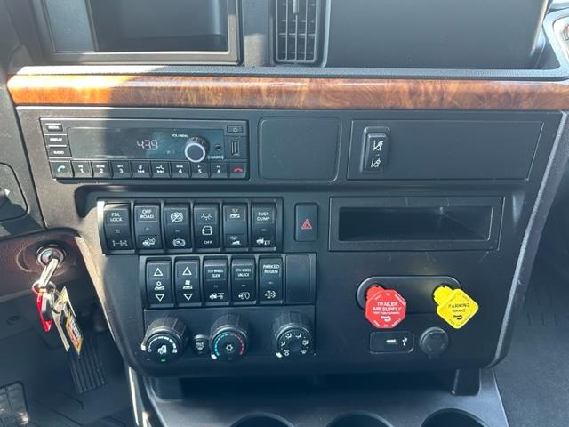 2022 International LT625-17