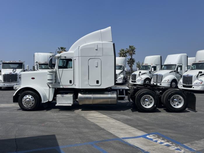 2016 Peterbilt 389-8