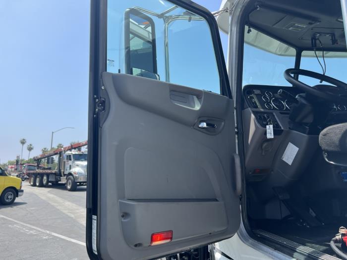 2016 Peterbilt 389-13