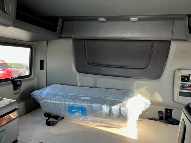 2022 International LT625-18