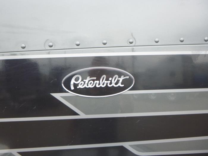 2021 Peterbilt 389-17