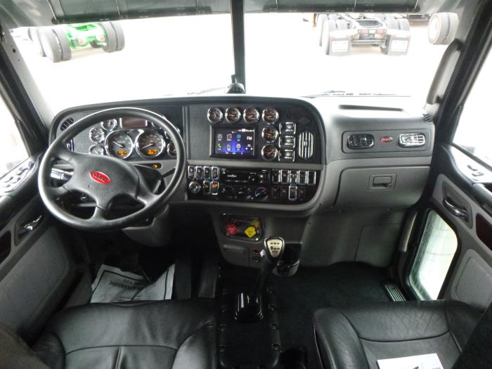 2021 Peterbilt 389-25