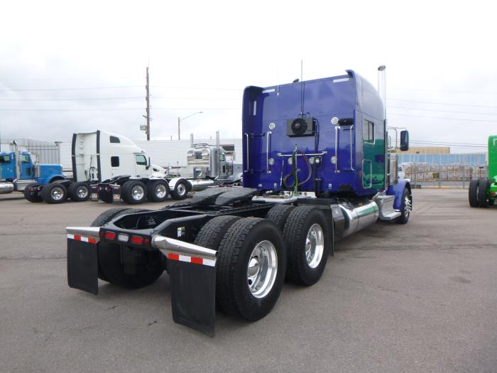 2022 Peterbilt 389-7