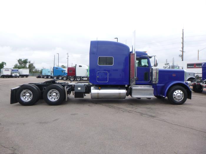 2022 Peterbilt 389-8