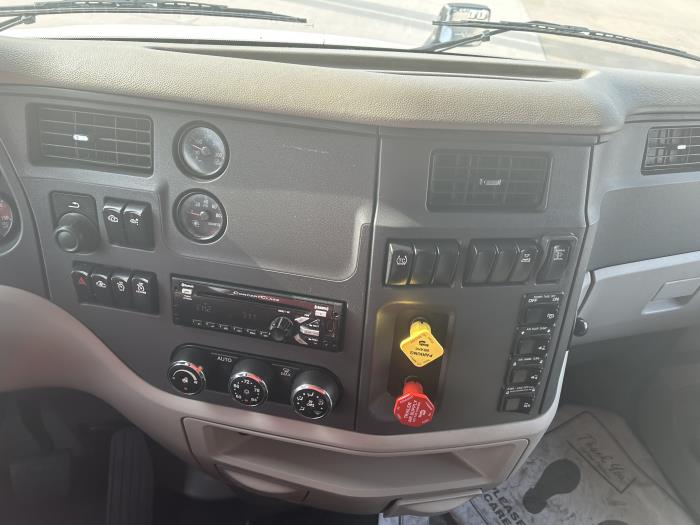 2018 Peterbilt 579-33
