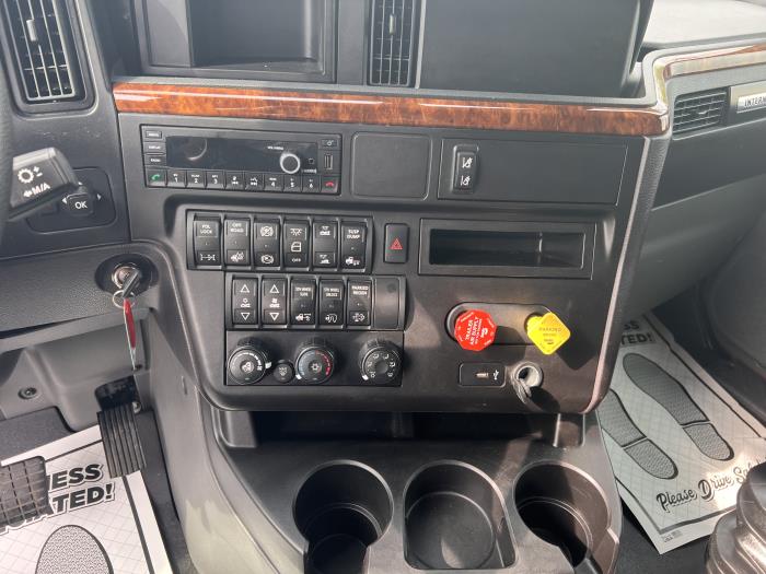 2022 International LT625-30