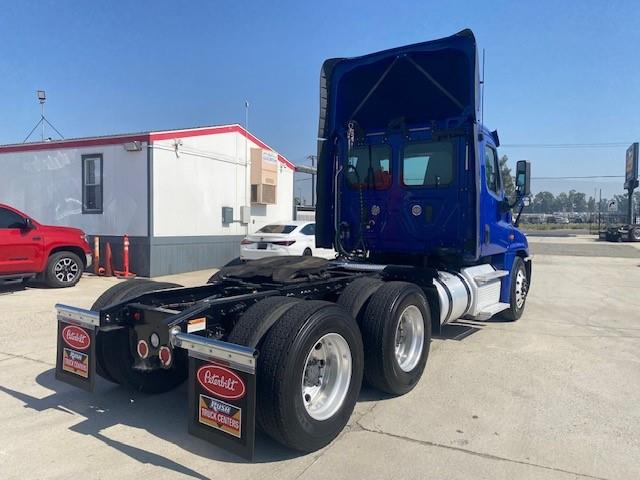 2017 Freightliner Cascadia-7