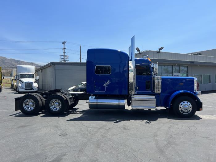 2022 Peterbilt 389-4