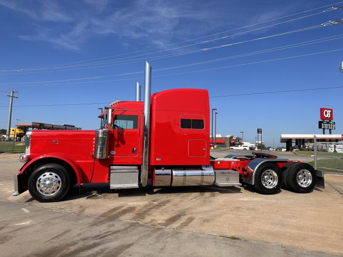 2022 Peterbilt 389-12