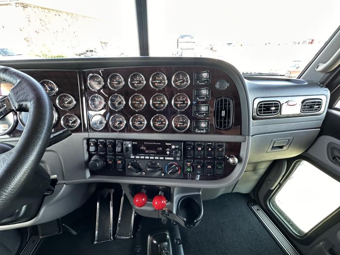 2022 Peterbilt 389-49