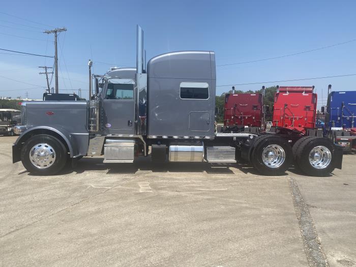 2024 Peterbilt 389-4
