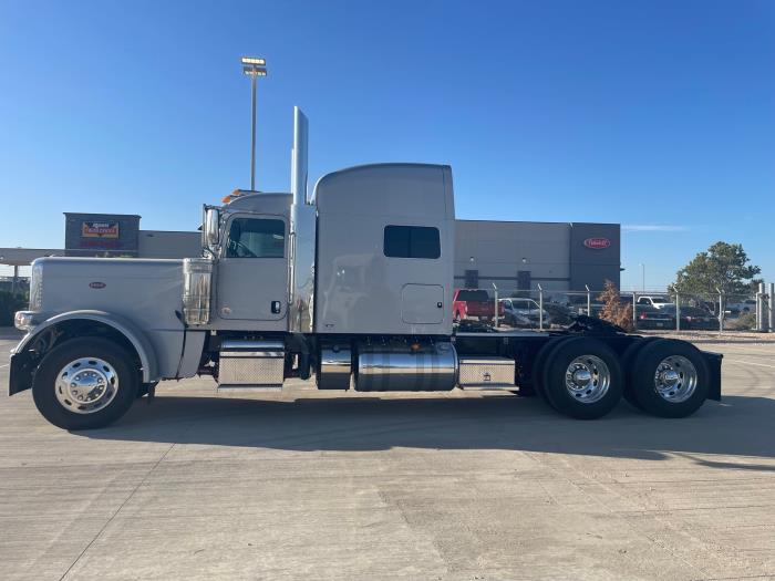 2024 Peterbilt 389-2