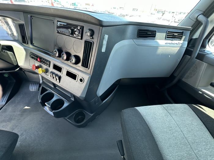 2020 Freightliner Cascadia-57