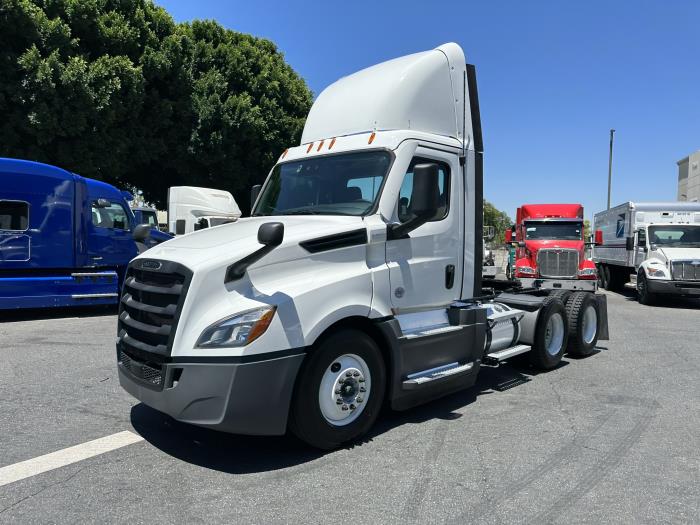2020 Freightliner Cascadia-1