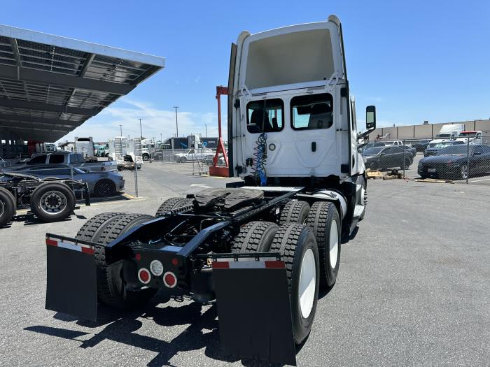 2020 Freightliner Cascadia-22
