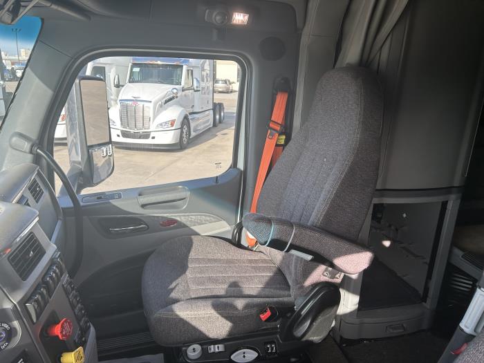 2016 Peterbilt 579-25
