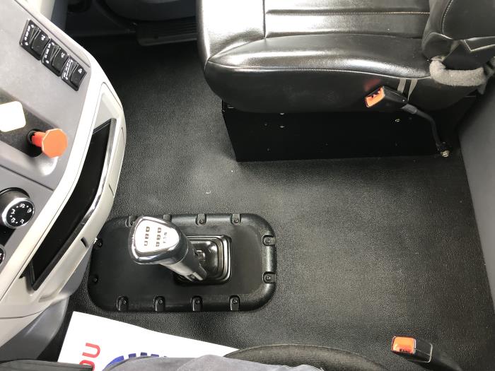 2017 Peterbilt 579-18