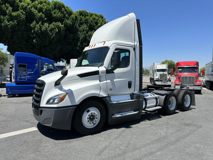 2020 Freightliner Cascadia-7