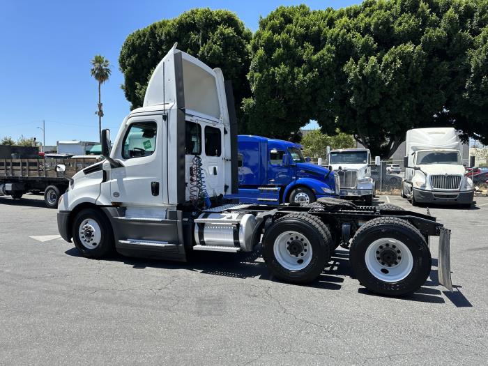 2020 Freightliner Cascadia-14