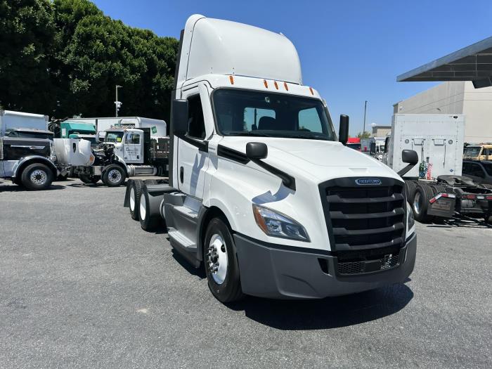2020 Freightliner Cascadia-34