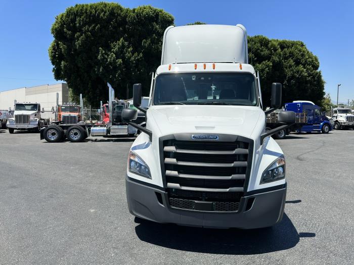 2020 Freightliner Cascadia-36