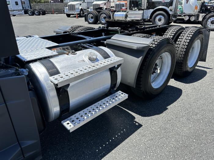 2020 Freightliner Cascadia-37