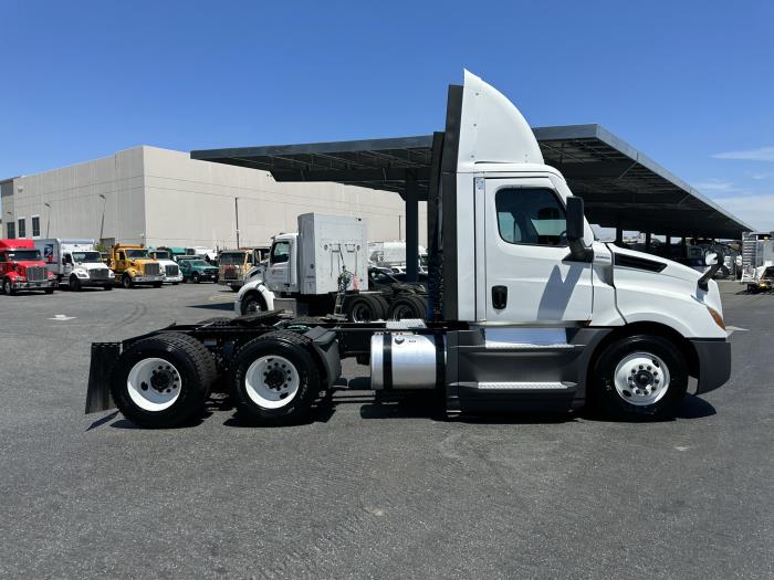 2020 Freightliner Cascadia-28