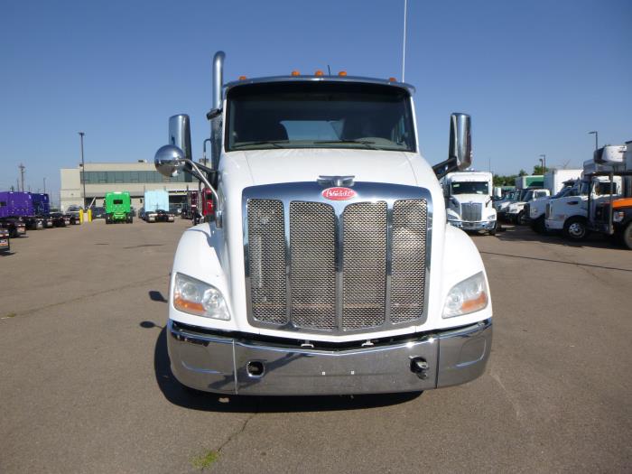 2017 Peterbilt 579-3