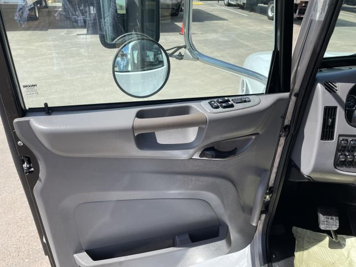 2016 Peterbilt 348-21