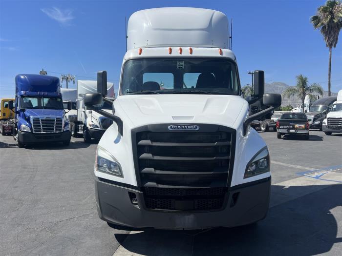 2019 Freightliner Cascadia-2