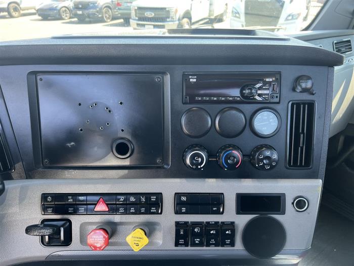 2019 Freightliner Cascadia-17
