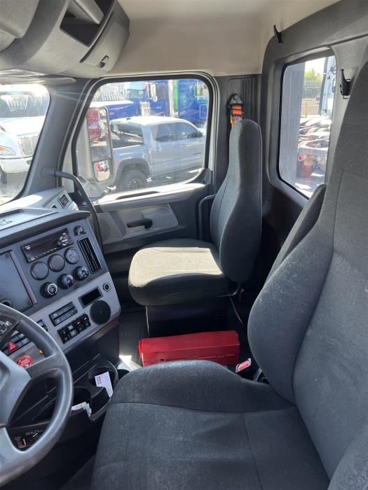2019 Freightliner Cascadia-15
