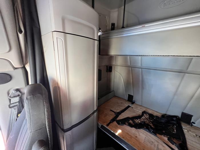 2020 Peterbilt 579-18
