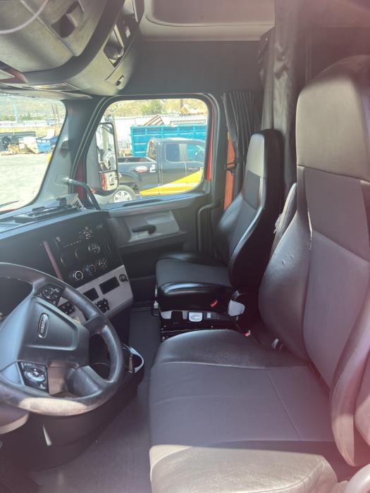 2020 Freightliner Cascadia-14
