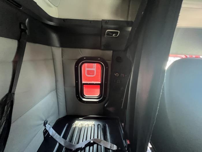 2020 Freightliner Cascadia-18