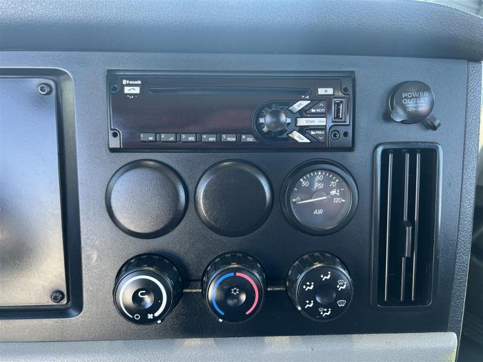2019 Freightliner Cascadia-9