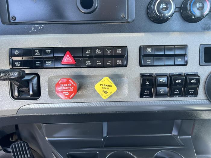 2019 Freightliner Cascadia-11