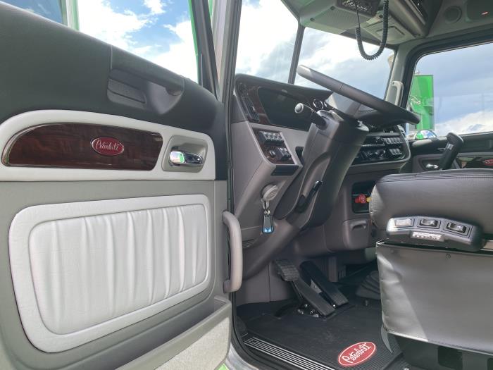 2024 Peterbilt 389-10