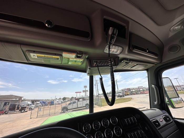 2023 Peterbilt 389-19