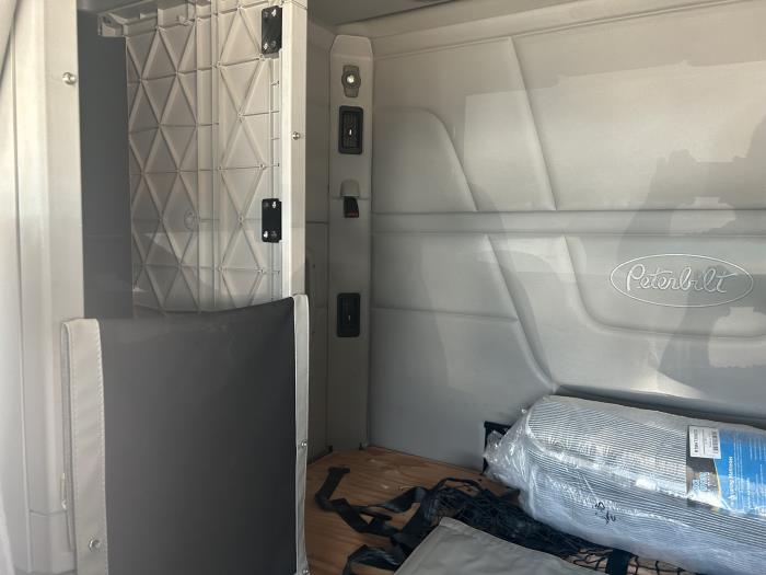 2018 Peterbilt 579-28