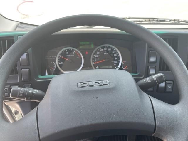 2023 Isuzu NRR-8
