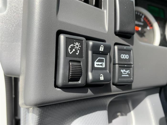 2023 Isuzu NRR-21