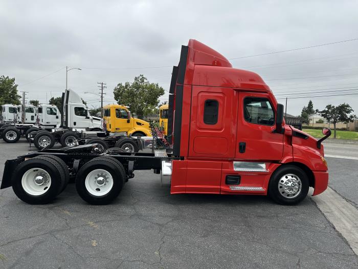 2020 Freightliner Cascadia-19