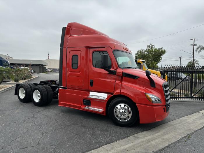 2020 Freightliner Cascadia-24