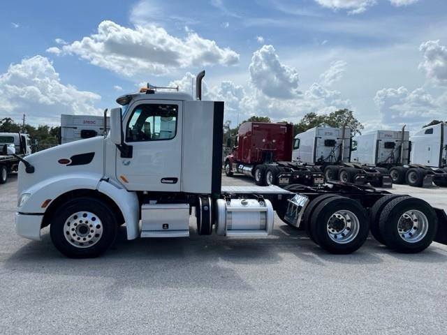 2015 Peterbilt 579-4