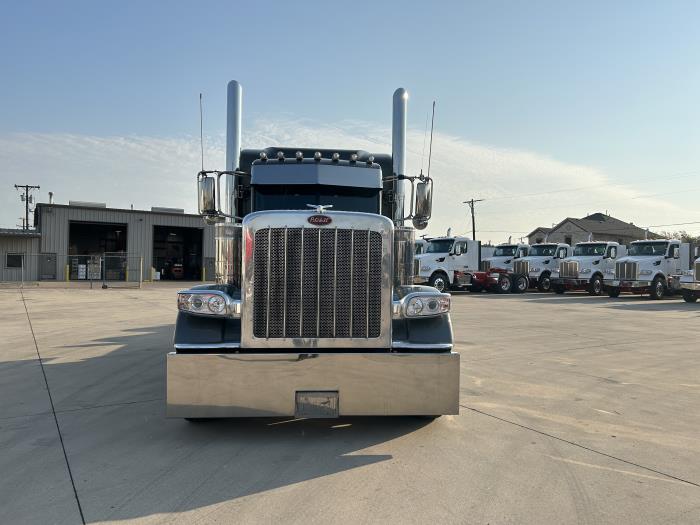 2022 Peterbilt 389-2