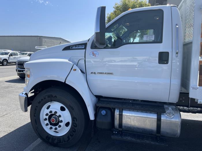 2024 Ford F-750-11