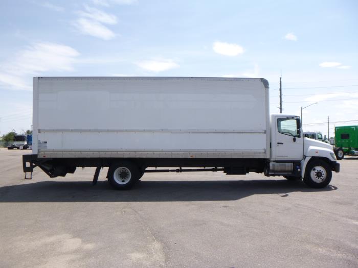 2017 Hino 268A-8