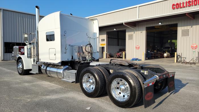 2020 Peterbilt 389-8